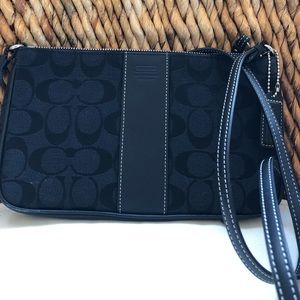 Petite Coach crossbody